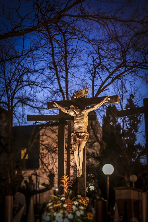 3 er PREMIO dotado con 100 €, trofeo y edición como cartel del Pregón de Semana Santa de Medina del Campo 2017, a la fotografía presentada bajo el titulo RAICES y bajo el lema TRES DIAS de la que es autor D. JULIO ALVAREZ MERINO